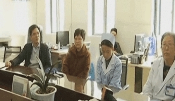 徐女士|刚在医院生了孩子, 夫妻俩却愁容满面 搞不清楚孩子是男是女