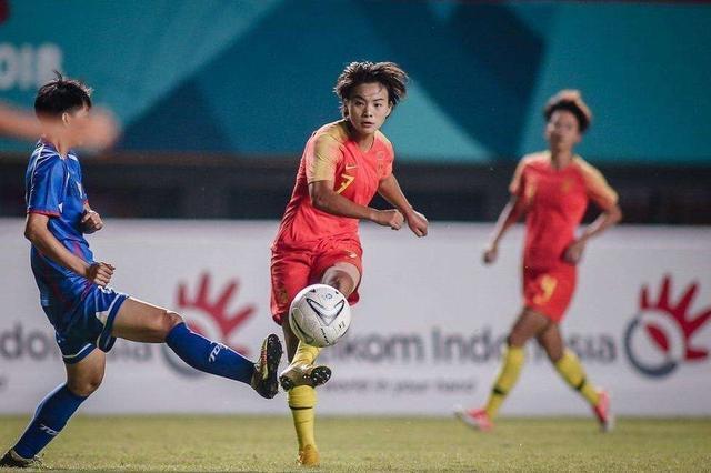 fif深夜0点,中国女足传来好消息:王霜做出难得决定,球迷齐声点赞