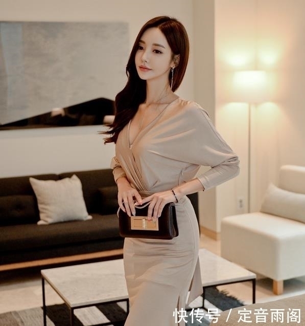 连衣裙 一款舒适的紧身连衣裙,浪漫甜美,突显个性时尚