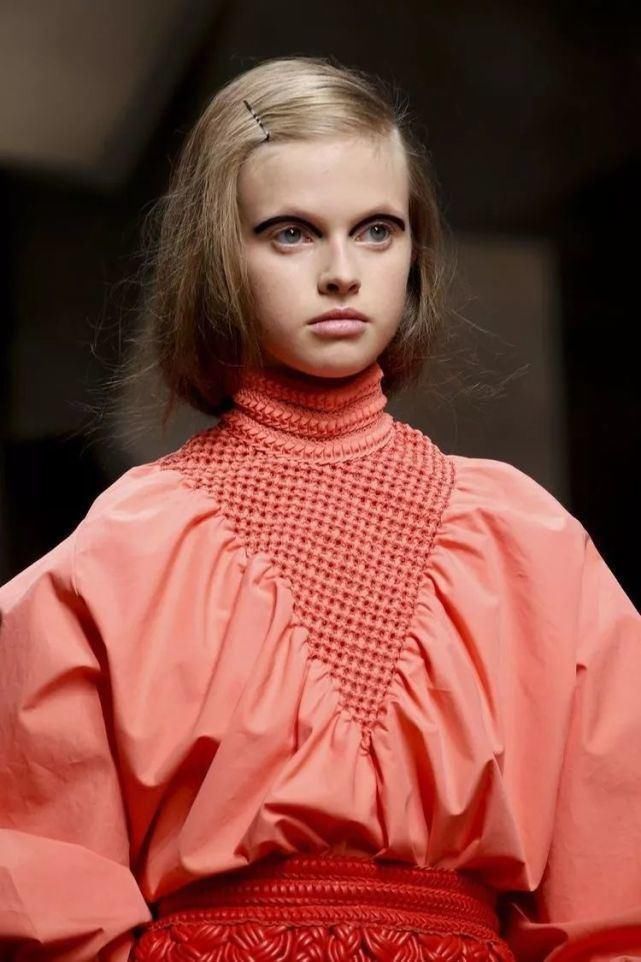 时装|干货丨时装大牌设计师都在用的手艺学会手工绣缀,给你的创意立裁加加餐