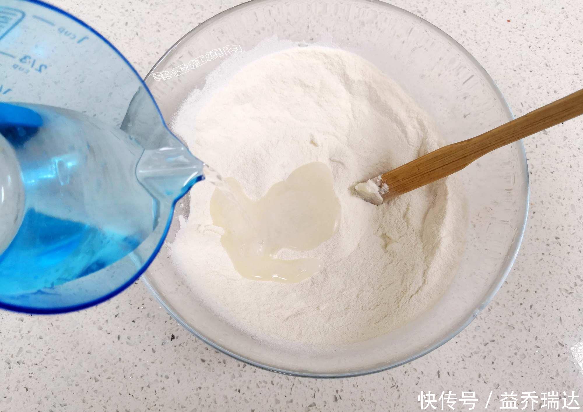 白馒头吃腻了试试这一种做法，颜值很高里面还有肉，看着复杂做着省事