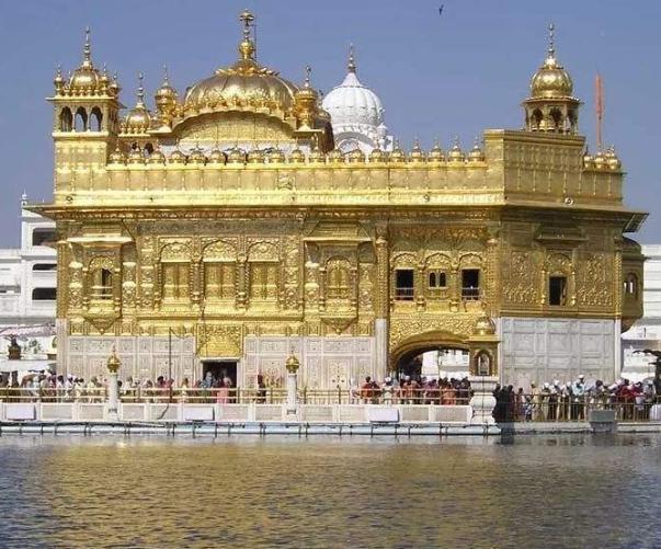 全球最大的免费食堂:每天供万人用餐,外墙用880公斤纯金打造