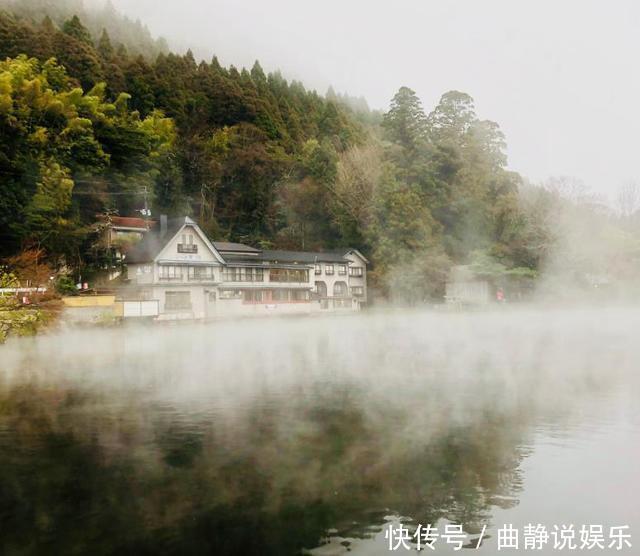 泡温泉|日本最“神奇”的湖，一半温暖一半清凉，阳光之下波光粼粼