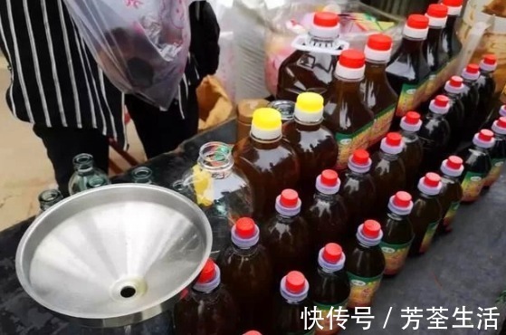 街头“现榨芝麻油”，味道香还不贵，实则机器暗藏玄机！别贪便宜