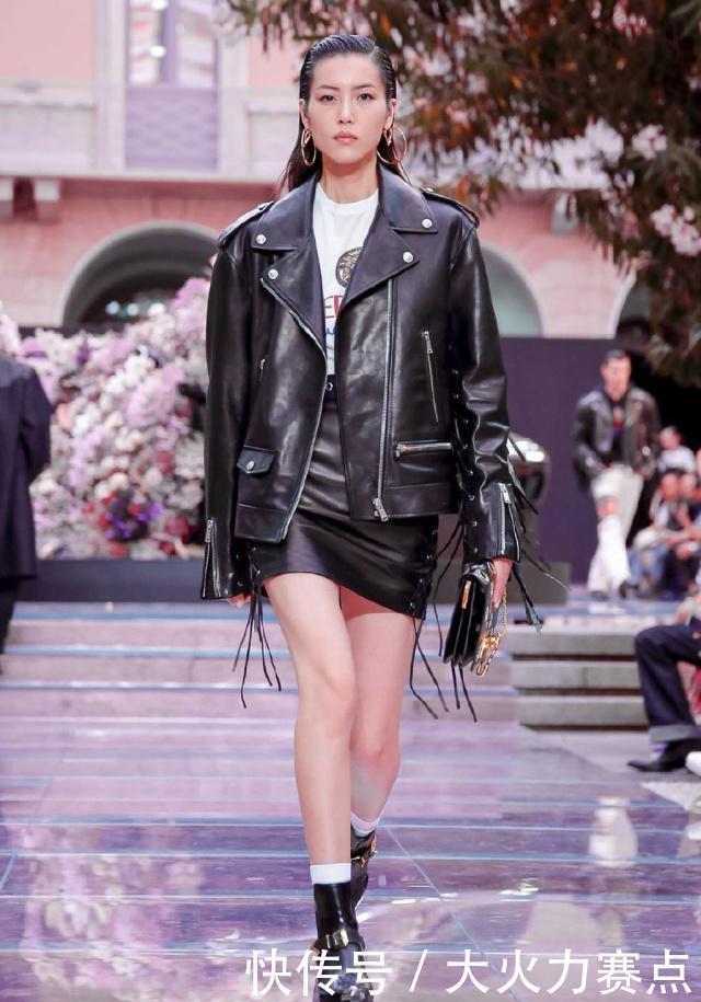 背头|刘雯帅气亮相米兰男装周,背头与超帅机车皮衣,兼具霸气与性感