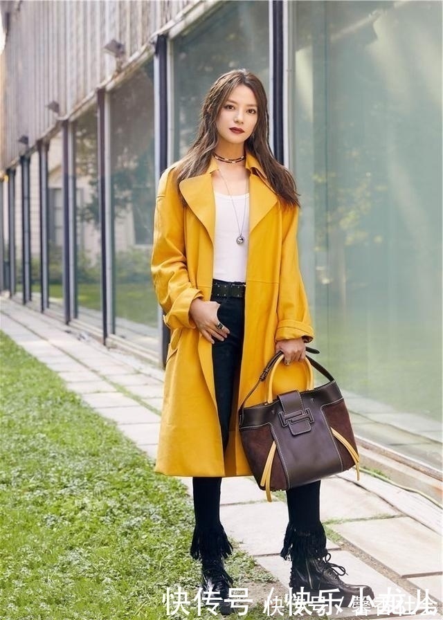 减龄|时尚穿搭,紧身裙搭配凉高跟鞋,简约大方,减龄的效果很好