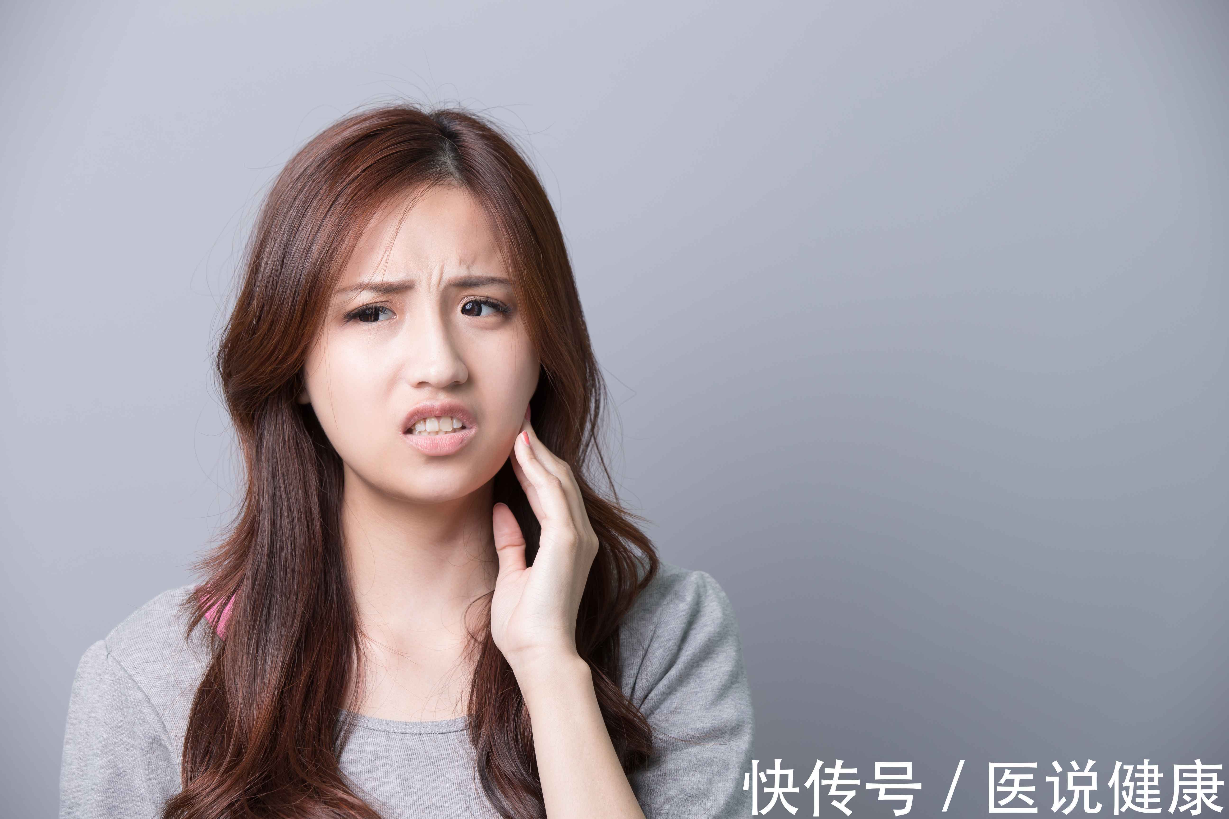 牙菌斑|预防牙周炎,坚持做好这4点,或能有效改善,避免加重牙齿损伤