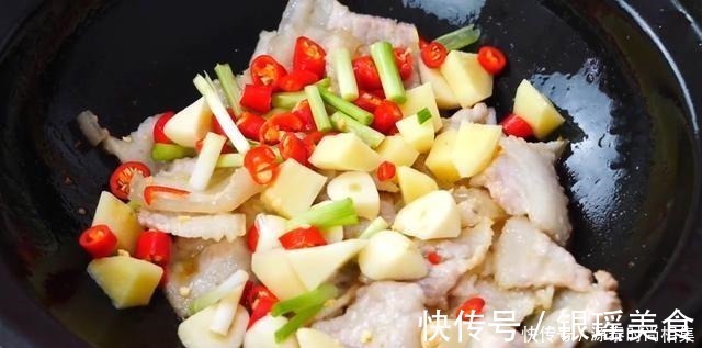 小米辣|豆腐和它最配，丢进砂锅里越炖越好吃，出锅香气四溢全家人都爱吃
