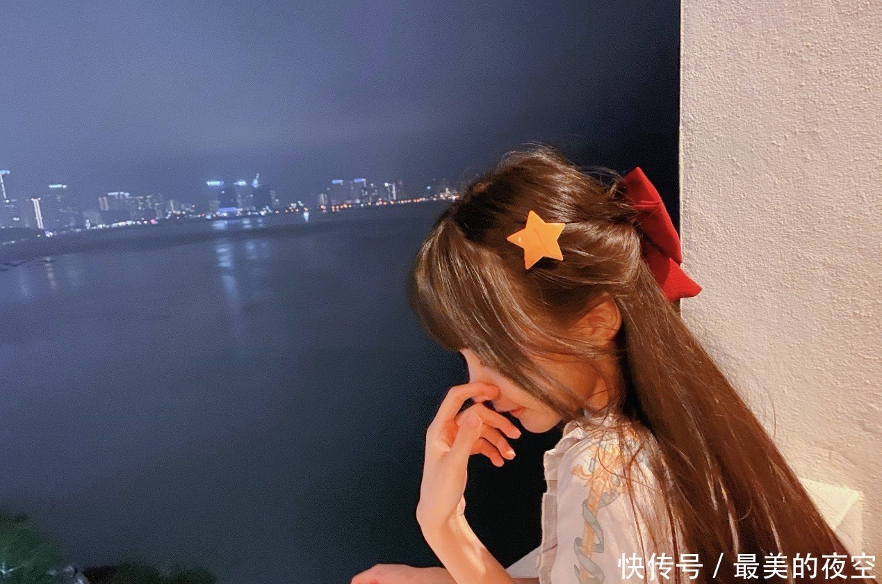 蔡萝莉|真富婆!蔡萝莉搬家一堆JK裙放不下,直接1块钱打包送