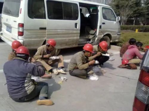 现实|清北毕业生扎堆当小学老师，美国海归做汽修，学历贬值时代已经来临？