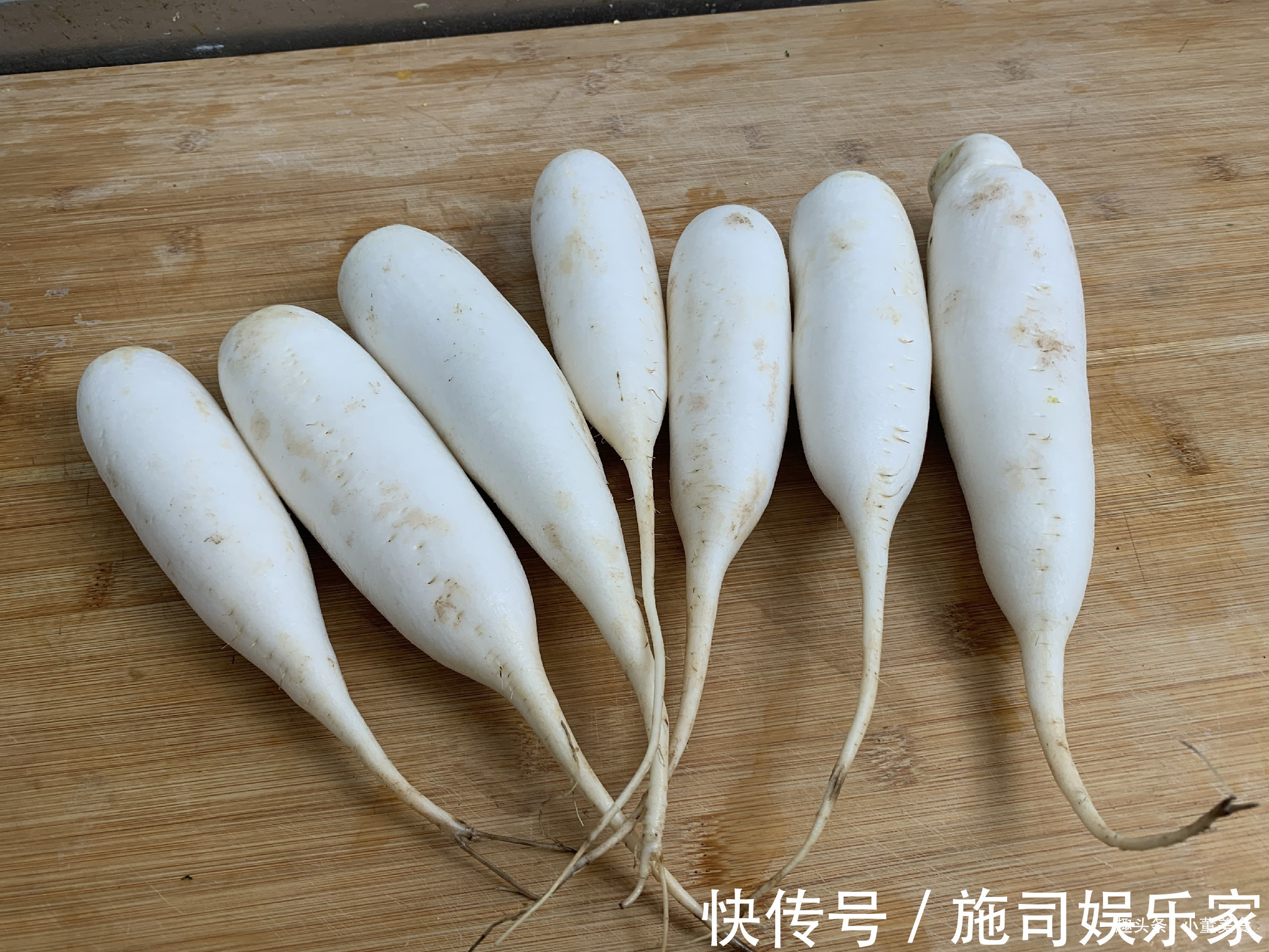 晾晒|冬天自制腌萝卜,教你酒店不外传的做法,隔天就能吃,脆爽又下饭