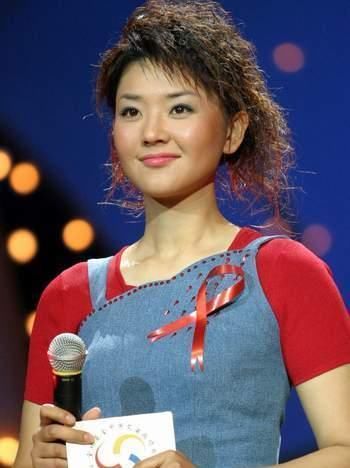 她当了15年央视主持人,竟然只是临时工?离开央视后被高薪聘回