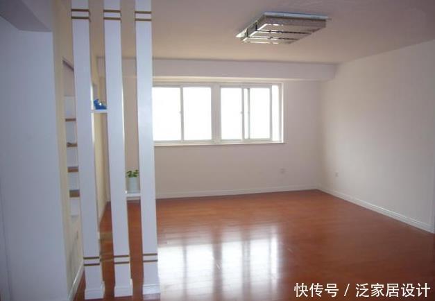 隔断|老婆说没钱就这样装修，用三根木条做客厅隔断，连石膏线都省了