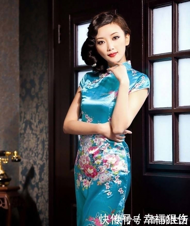 曲线 旗袍是民族的瑰宝,也是体现女性曲线美的服饰,你喜欢穿旗袍吗?