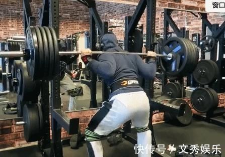 黄哲勋|他14岁开始健身,18岁一身肌肉炸裂,却被网友嘲健身早,长不高