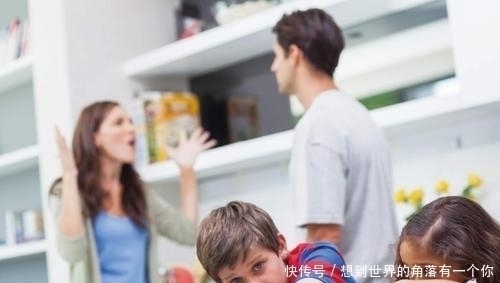 幼儿园|4岁女孩在幼儿园住了3天没人来接,打开孩子书包后,老师红了眼眶