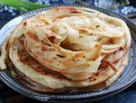  烫面|烙饼时，有人烫面有人抹油教你1招，饼松软香酥口感好，不发硬