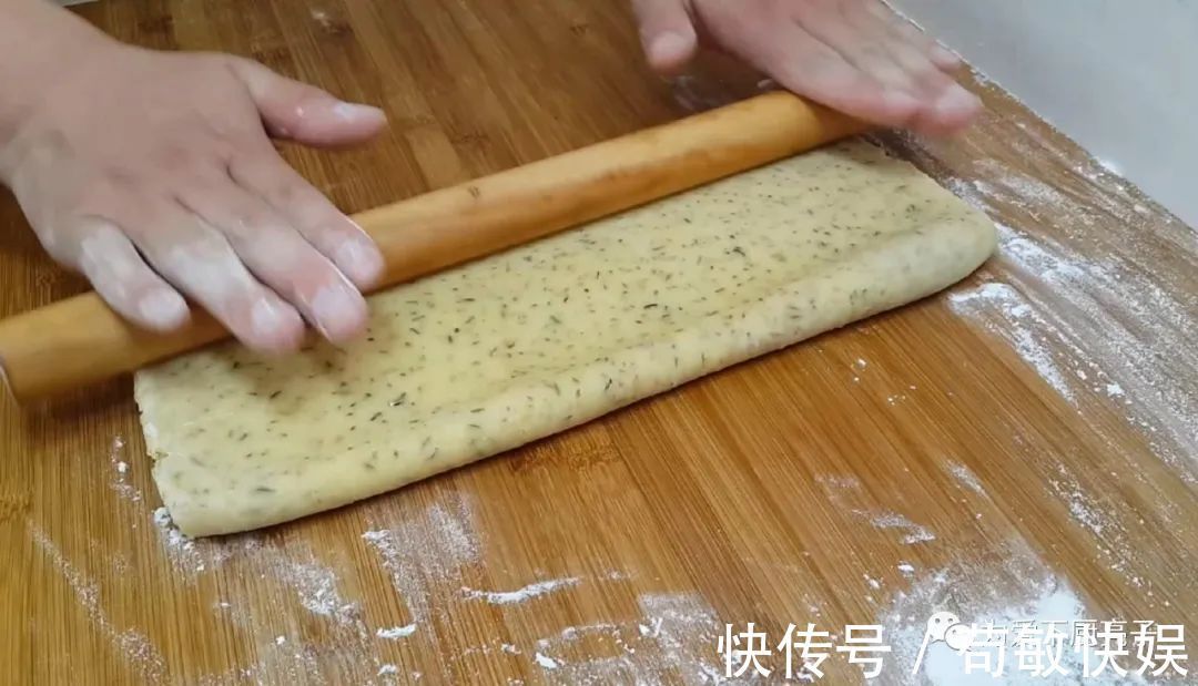 玉米油|以后麻花就这么做，撒1把小茴香，香酥又多层，出锅孩子念念不忘