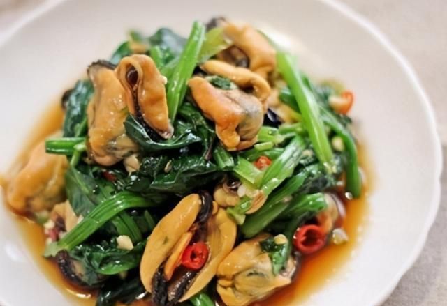 被称为“春天第一鲜”,10块钱买5斤,鲜嫩营养高,不懂吃可惜了