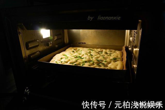 面包|我把面包做成了大饼，女儿却说特别好吃，早餐吃了两大块