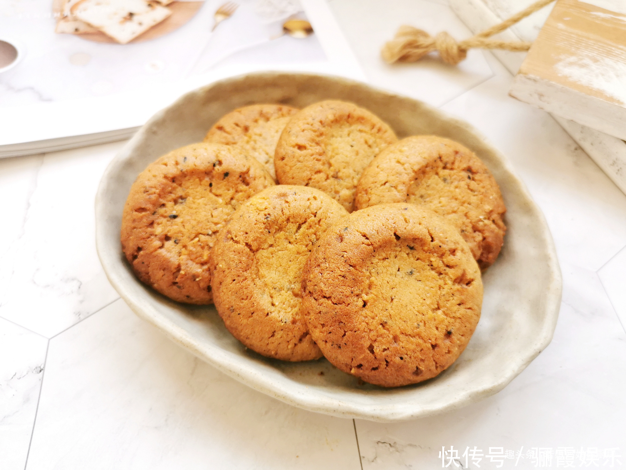 手把手教你做花生芝麻酥,配方详细,步骤简单,酥得掉渣儿