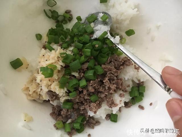 这个比白米饭营养高出好几个档!一口平底锅搞定娃喜欢的饭!