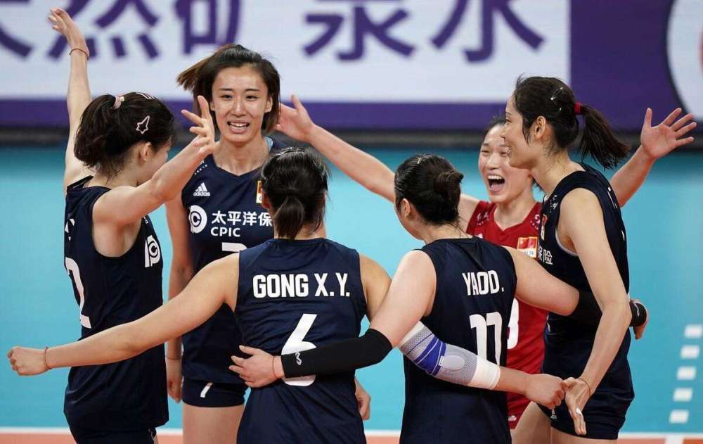 扣球|女排1米95副攻华丽逆袭!能攻能拦横扫联赛,谁还敢质疑她扣球软?