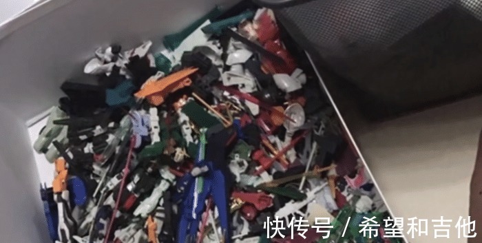 静香|二次元真壕一个玩偶100万,为心仪女仆掷千金,看他月收入懂了