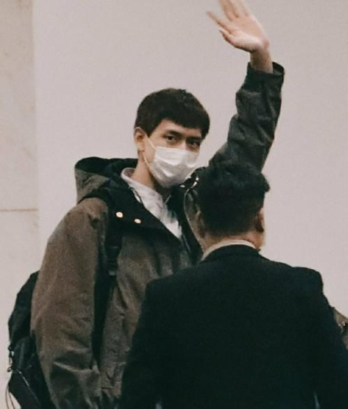 《极限挑战》新一轮录制路透，邓伦生图帅气，我却对霸气李现着迷