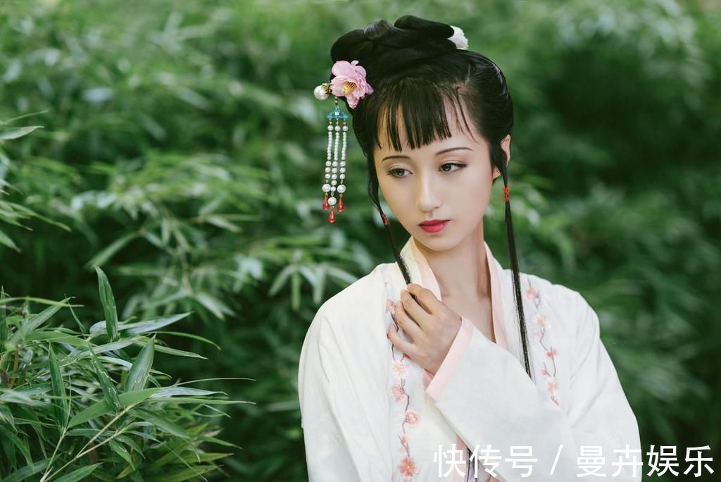 下联&上联“坐红楼,读水浒,说三国,梦西游”,网友的下联堪称经典