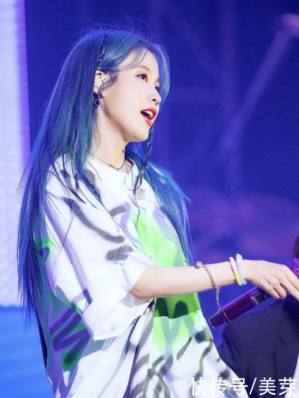 克莱因蓝|“克莱因蓝”太太太火了！这么穿才显白