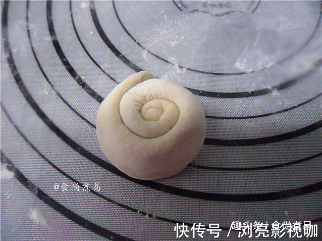 面团|半碗面粉加一勺酱，快速做一锅香喷喷的煎饼，好配方收起来