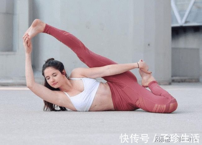 酸痛|长期久坐肩颈酸痛？这些体式要多练，放松肌肉，缓解不适