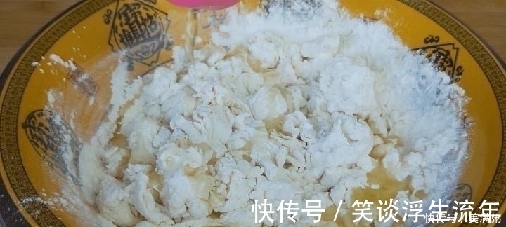 面剂|面粉别蒸馒头了,教你一个新吃法,比油条还香,我家一周吃5次