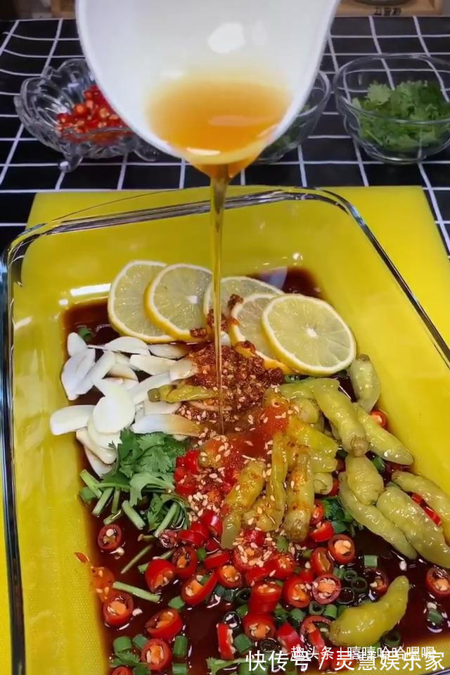 泡椒凤爪|味美自家做,泡椒柠檬凤爪酸辣爽口,清爽开胃,瞬间让人胃口大开