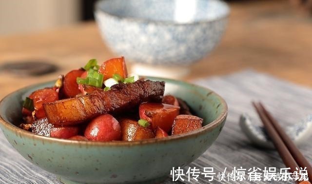 肉食者不鄙|做红烧肉，外行才会倒水焖，加点它焖，增香减腻，一人能吃一大碗