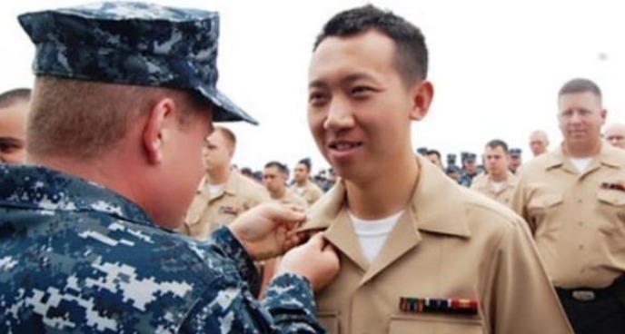 农夫与蛇&博士赵潘书,为入美籍在网络上诋毁中国,下场却很大快人心