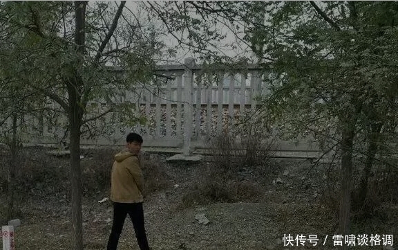 |搞笑PS:求大神帮我P成在路边尿尿,要霸气一点!