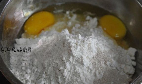 天热,早餐做它最省事,1分钟1个,蓬松柔软,3块钱做一大盘!