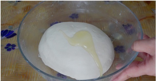 把馅饼做的皮薄如纸,这一步很重要,做法简单,凉了不硬