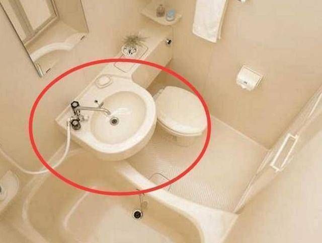 厕所|亲戚家的2平米超小厕所,马桶洗手台浴缸全都有,厉害吧