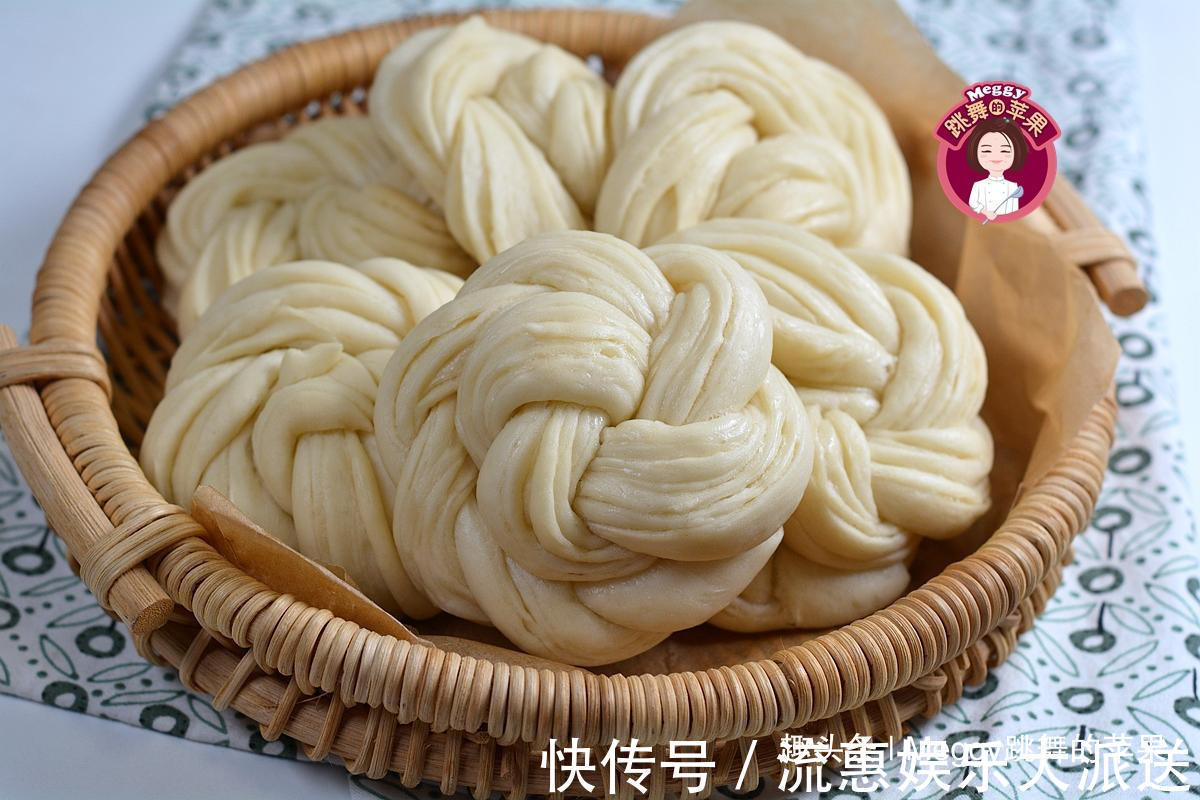 酵母|教你做个绣球花卷，又白又嫩又暄软，发面多加一料，面团高又白