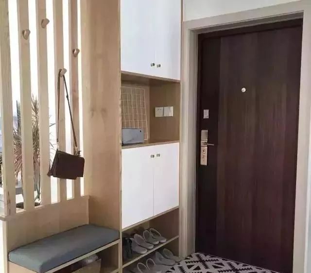 玄关|门口只放个鞋柜好浪费!装一个柜子实用得很!