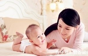 妈妈|婴儿刚出生就能翻身,知道原因后,妈妈痛哭流涕