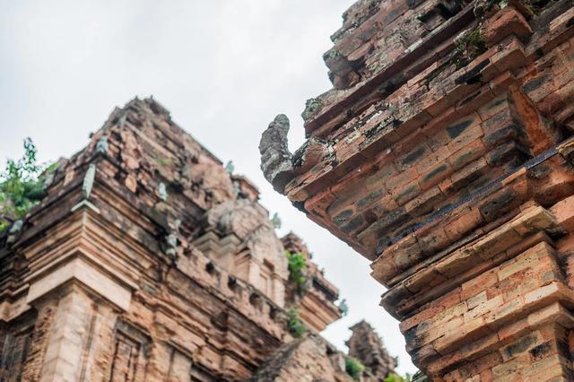 老年|这里的建筑风格有些吴哥窟的味道,但是规模小的多,还是值得一览