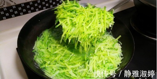 萝卜饺子怎么调馅最好吃？教你小秘诀，比肉饺子香，比三鲜饺子鲜