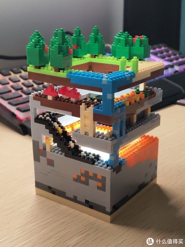 有意思的小颗粒积木——像素屋“矿洞世界”夜灯笔筒试玩