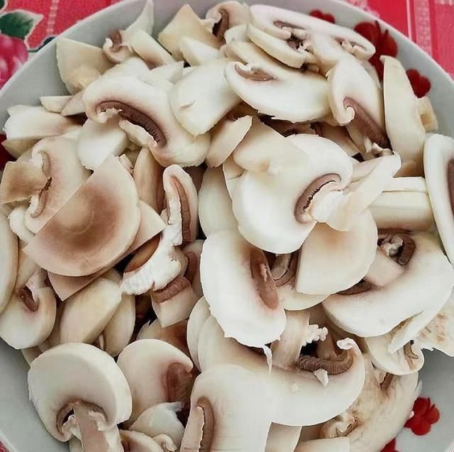 素炒蘑菇|减肥晚餐常吃它，每周吃两次，清肠道排垃圾，小腰变细了