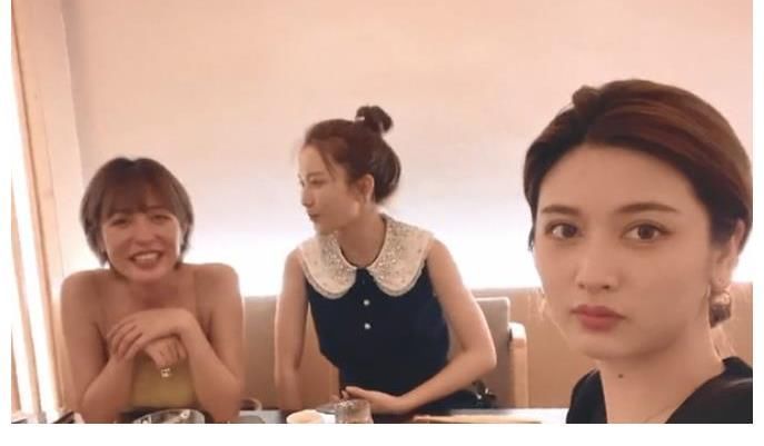 《心动4》嘉宾线下互动，小me穿橙子衣服，麦穗跟两姐妹聚餐