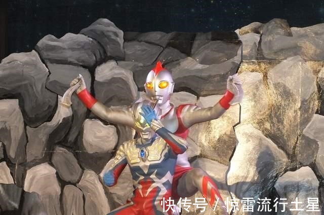 赛罗|奥特曼爆笑舞台剧 赛罗开无限形态欺负徒弟 反被爱迪老师教育